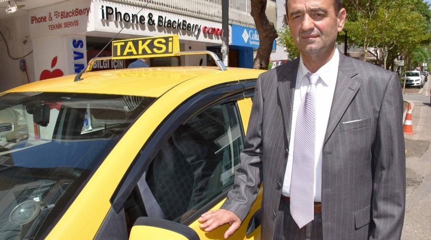 38 yıldır kaza yapmayan, trafik cezası olmayan taksiciye &ouml;d&uuml;l