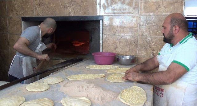 Ramazan ayı Siirtli fırıncıların yüzünü güldürdü