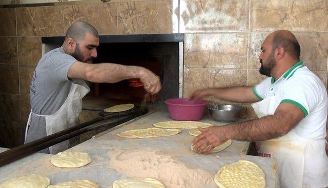 Ramazan ayı Siirtli fırıncıların yüzünü güldürdü