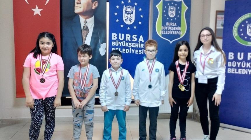 Şampiyonlar &ouml;d&uuml;l&uuml;n&uuml; aldı