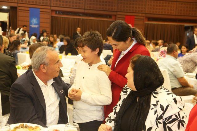 Küçükçekmece’de ilk iftarda gazi ve şehit aileleri buluştu