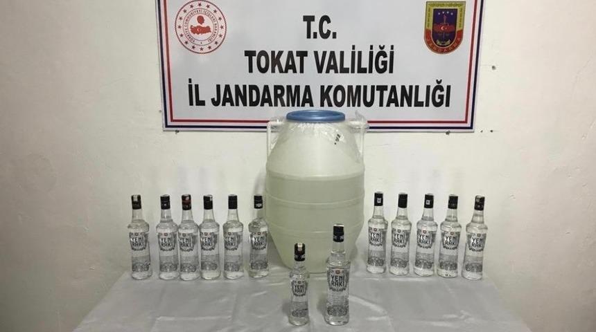 Şişelediği sahte rakılarla yakalandı