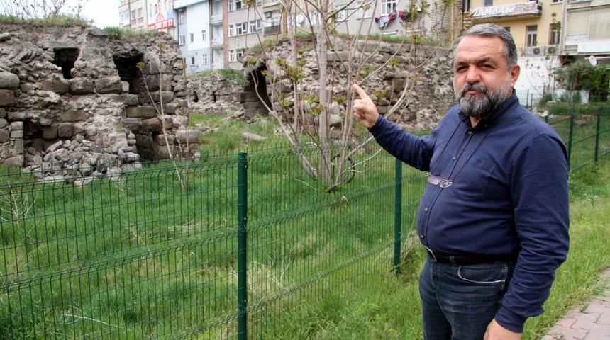 Tarihi medrese, harabeye d&ouml;nd&uuml;