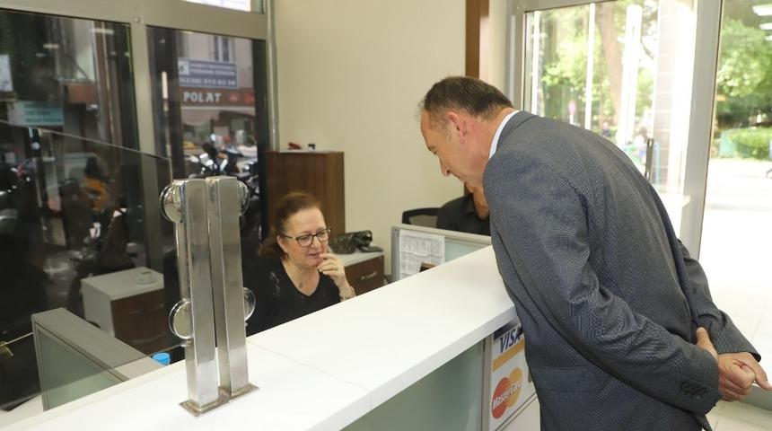 Başkan Akın emlak vergisini vezneden ödedi, örnek oldu