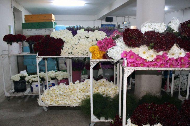 Çiçek mezatında Anneler Günü yoğunluğu G4