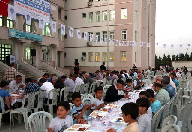 Başkan Gültak, ilk iftarda vatandaşlarla buluştu