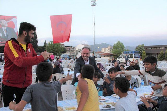 Germencik Belediyesinin ilk iftar programı gerçekleşti