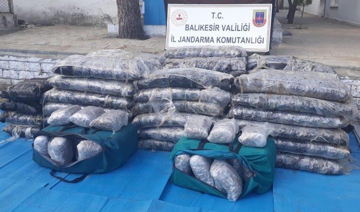 1 tonluk uyuşturucu tekneyi batırdı G3