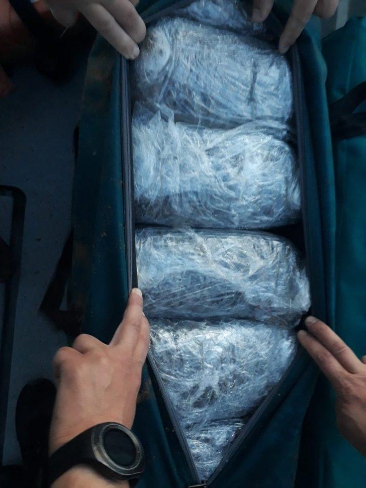 1 tonluk uyuşturucu tekneyi batırdı G5