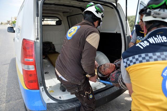 İdlib gece g&uuml;nd&uuml;z bombalanıyor, siviller T&uuml;rkiye sınırına g&ouml;&ccedil; ediyor (3) 4