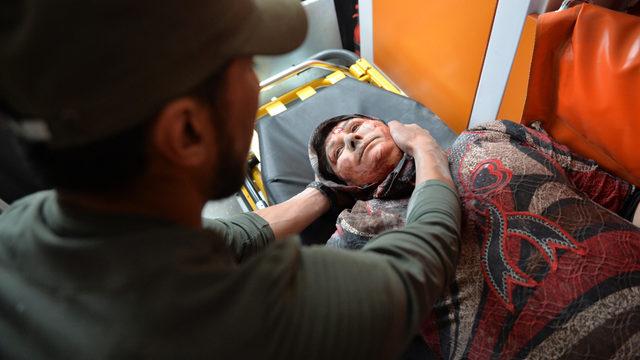 İdlib gece gündüz bombalanıyor, siviller Türkiye sınırına göç ediyor (3)