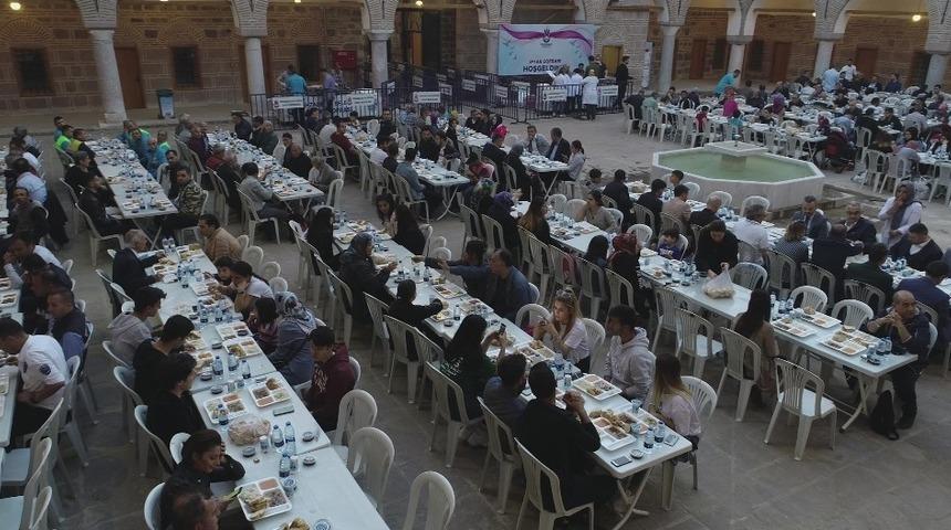 Başkan &Ccedil;elik ilk iftarı vatandaşlarla yaptı