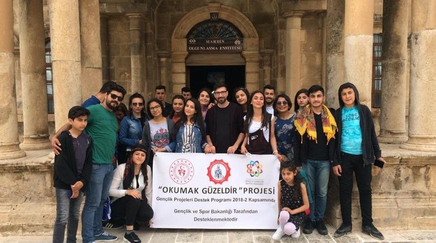 Gen&ccedil;ler Mardin&rsquo;de tarihi yolculuğa &ccedil;ıktı