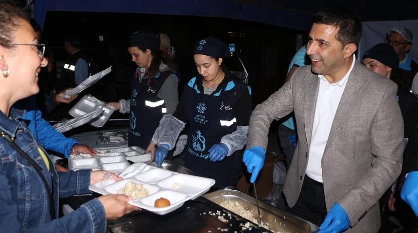 Başkan G&uuml;nel, Kuşadalılarla iftar sofrasında buluştu