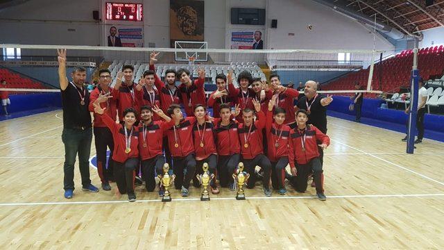 Belediyesporlu voleybolcular kupalara ambargo koydu