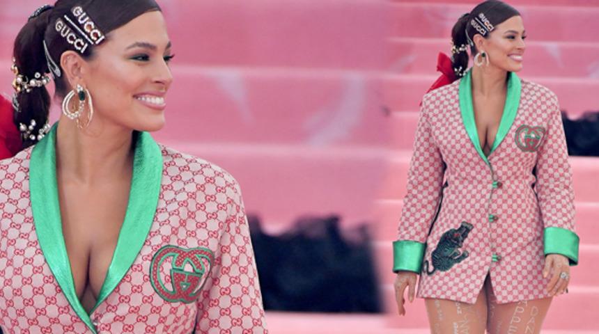 Ashley Graham s&uuml;per minisiyle &ouml;yle bir poz verdi ki!