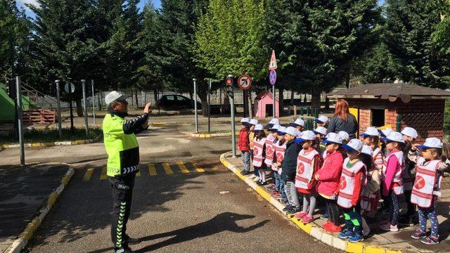 İl Emniyet Müdürlüğünden miniklere trafik eğitimi