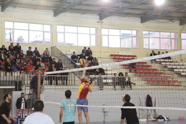 Ahlat’ta ‘Kurumlar Arası Voleybol Turnuvası’ sona erdi