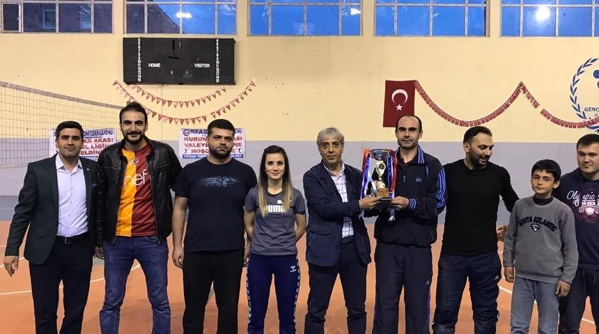 Ahlat&rsquo;ta &lsquo;Kurumlar Arası Voleybol Turnuvası&rsquo; sona erdi