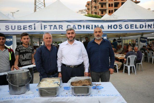 ASKON Adana’da günde bin kişiye iftar veriyor