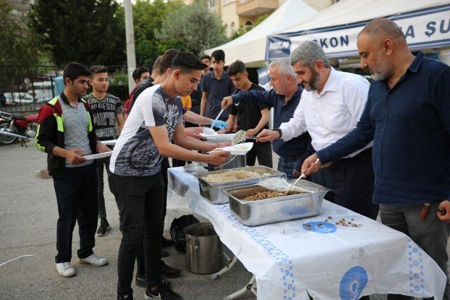 ASKON Adana’da günde bin kişiye iftar veriyor