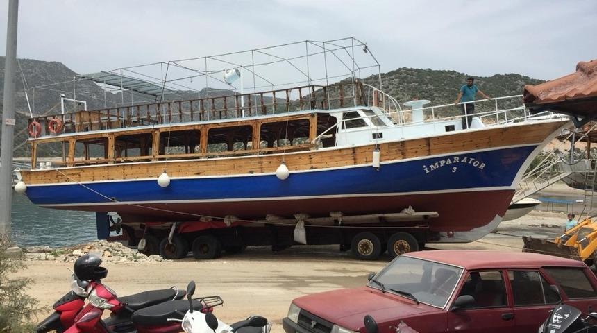 Demre&rsquo;de yatlar, denizle buluştu