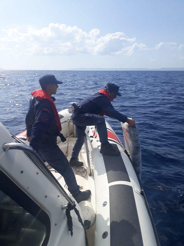Ahşap tekne battı, 1 ton 411 kilo uyuşturucu denize dağıldı (2)