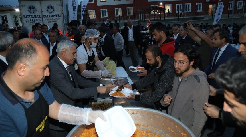 Başkan G&uuml;der ilk iftarını &ouml;ğrencilerle yaptı