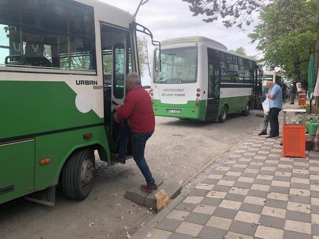 Alaplı’da vatandaşlar otobüs duraklarını geri istedi