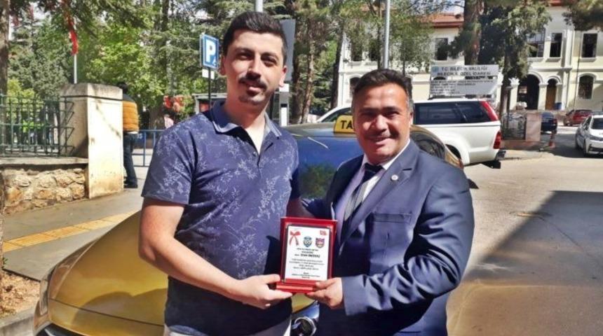 Yılın şof&ouml;r&uuml; &ouml;d&uuml;l&uuml;n&uuml; aldı