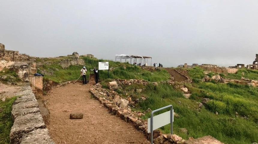 Zerzevan Kalesi&rsquo;ne turist akını