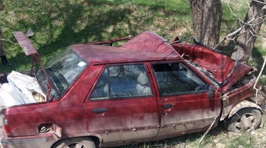 Otomobil şarampole u&ccedil;tu: 2 yaralı