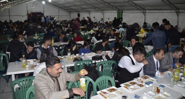 Ağrı Millet Bahçesinde iftar çadırı kuruldu