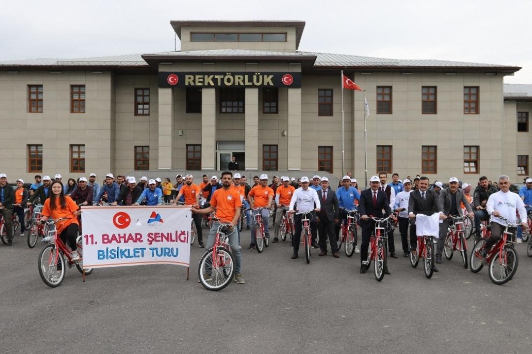 Aİ&Ccedil;&Uuml;&rsquo;de bahar şenlikleri sona erdi