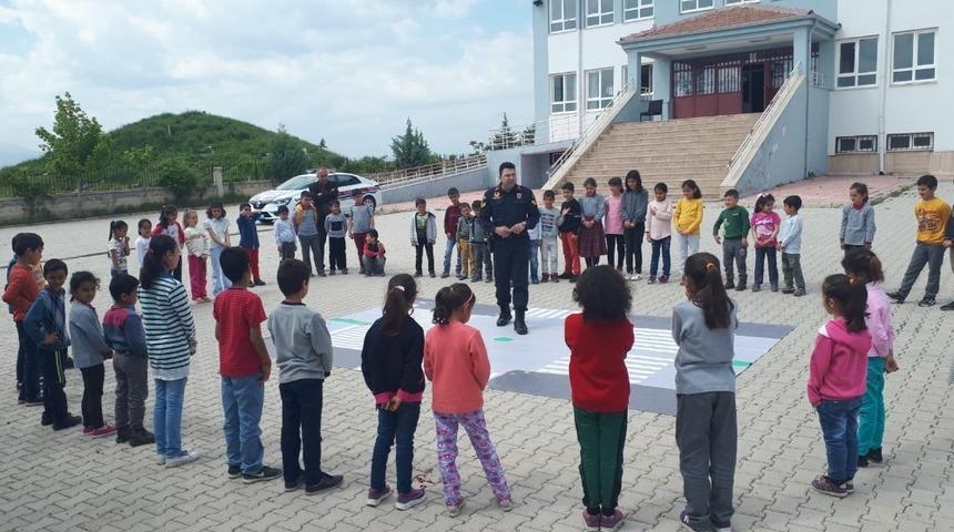 &Ouml;ğrencilere trafik eğitimi verildi