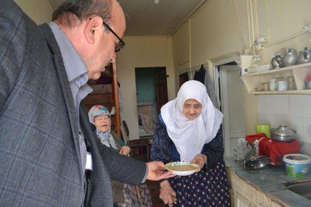 İskilip Belediye Başkanı Ali Sülük aşevindeki çalışmaları inceledi