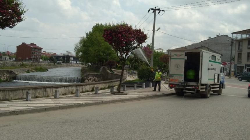 D&uuml;zce&rsquo;de Belediyesi haşere ile m&uuml;cadele başlattı