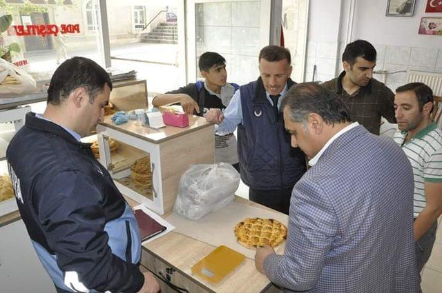 Başkan Çiftçi fırınları bizzat kendisi denetledi