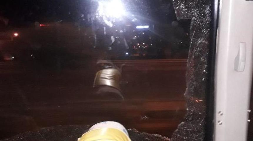 Atiker Konyaspor taraftarlarını taşıyan otobüslere taşlı saldırı