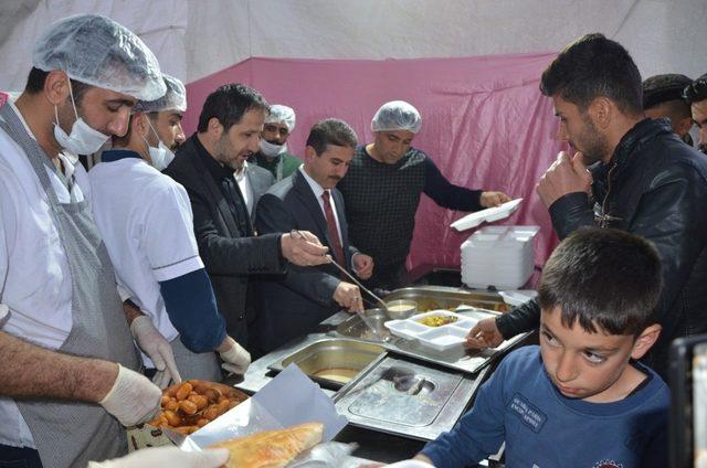 Türk Kızılay’ı Hakkari Şubesi iftar çadırı açtı