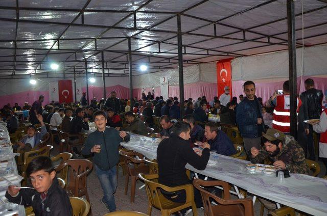 Türk Kızılay’ı Hakkari Şubesi iftar çadırı açtı