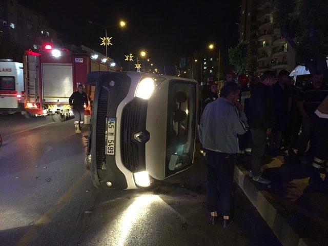 Otomobil ile çarpışan minibüsteki 4 kişi yaralandı