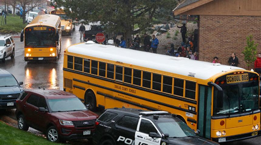 Okula silahla gelip arkadaşlarına kurşun yağdırdı: &Ouml;l&uuml; ve yaralılar var!