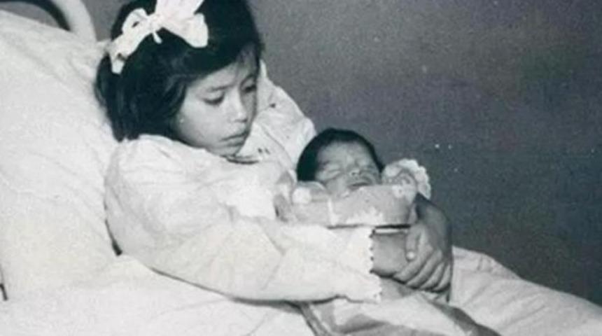 Dünyanın en küçük annesi 5 yaşında doğum yaptı!