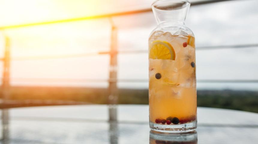 Bu suyu i&ccedil;en iftara kadar susamıyor