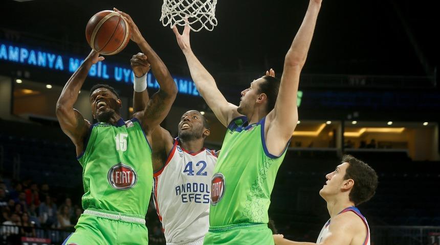 Anadolu Efes sahasında TOFAŞ karşısında farklı kazandı