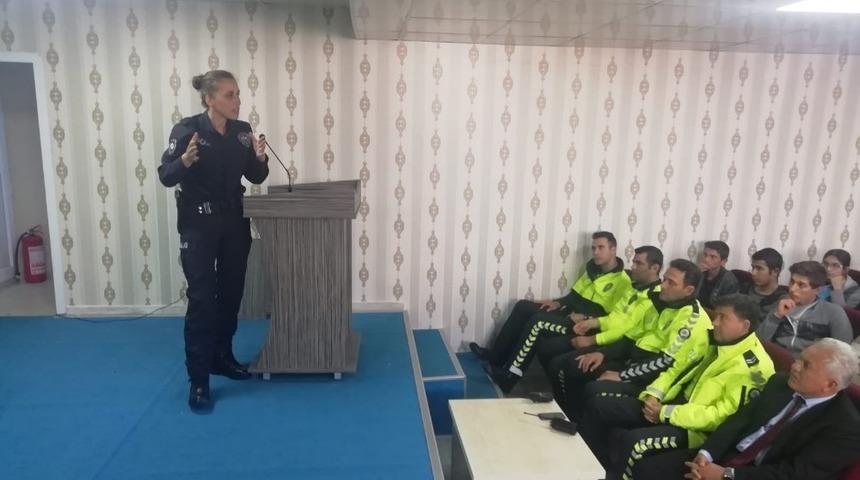 G&ouml;lbaşı&rsquo;nda  &ouml;ğrencilere trafik semineri