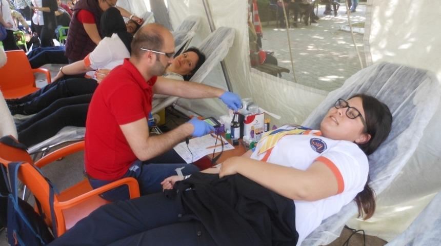 Kendi g&uuml;nlerinde k&ouml;k h&uuml;cre ve kan bağışı yaptılar