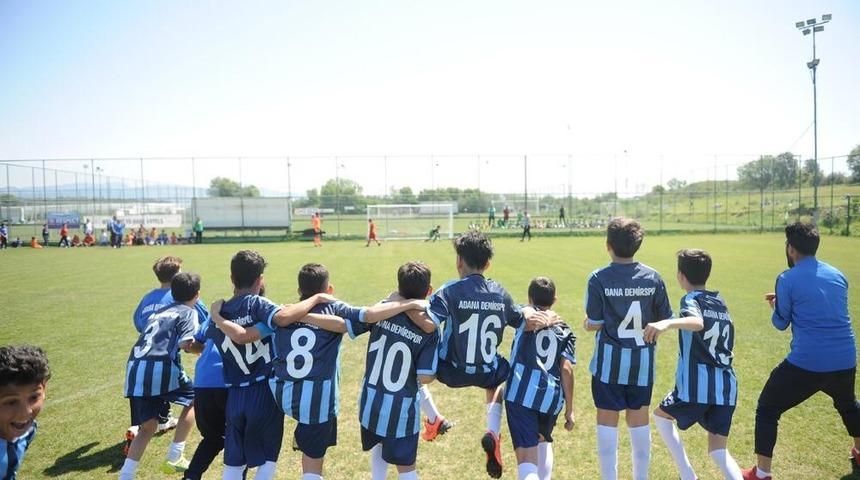 Adana Demirspor Futbol Okulu yeni yetenekler arıyor