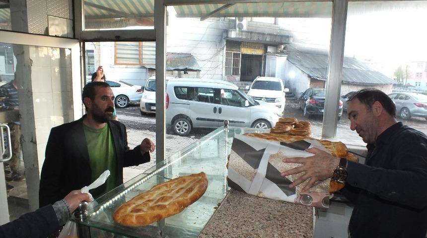 Malazgirt’te Ramazan pidesine yoğun ilgi